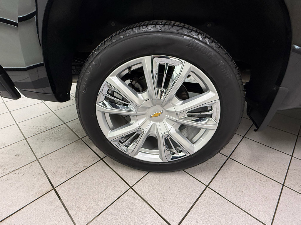 Certified 2025 Chevrolet Silverado 1500 High Country w/ High Country Premium Package AWD/4WD image 14