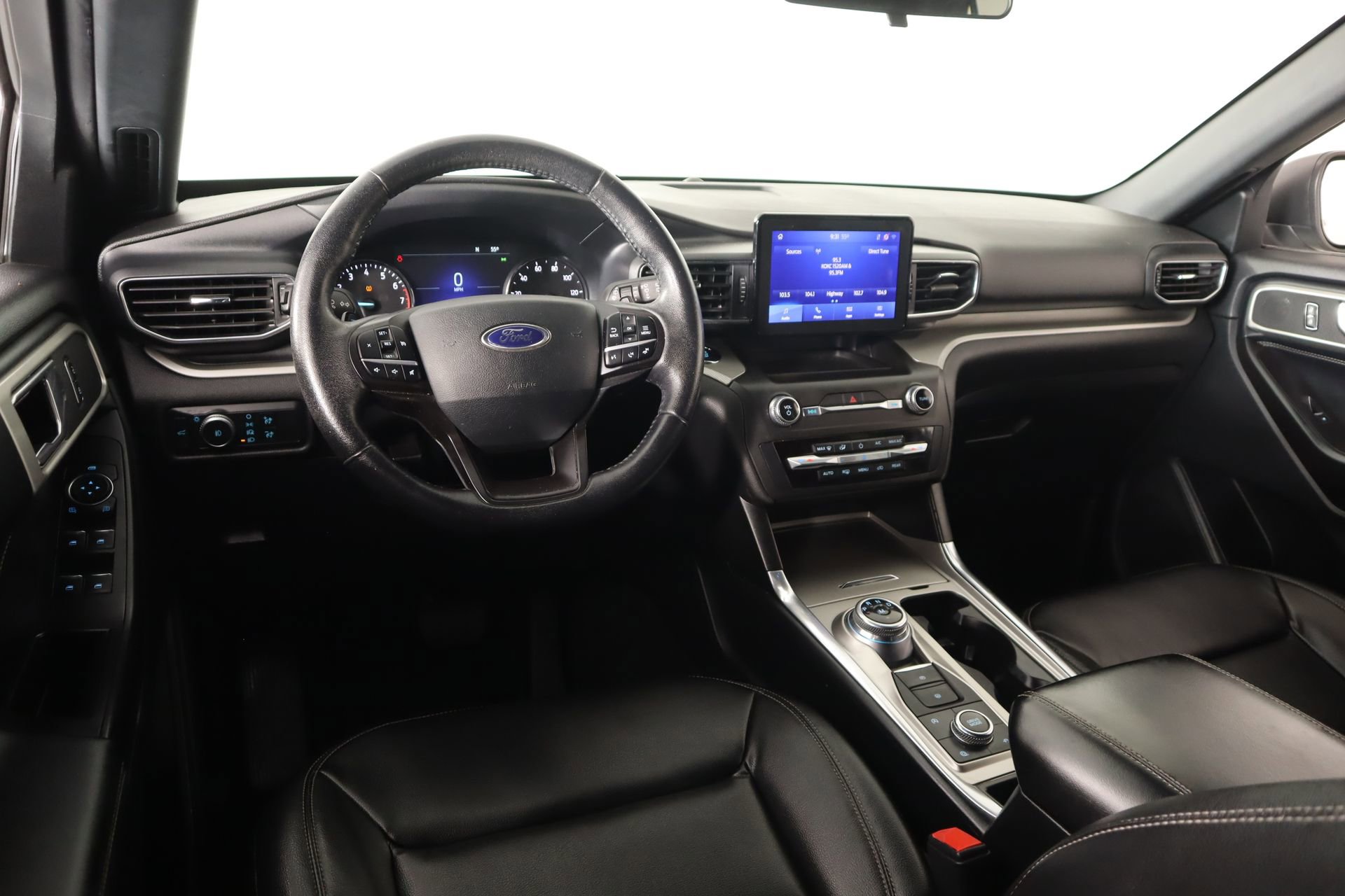 Used 2020 Ford Explorer XLT w/ Equipment Group 202A AWD/4WD image 2
