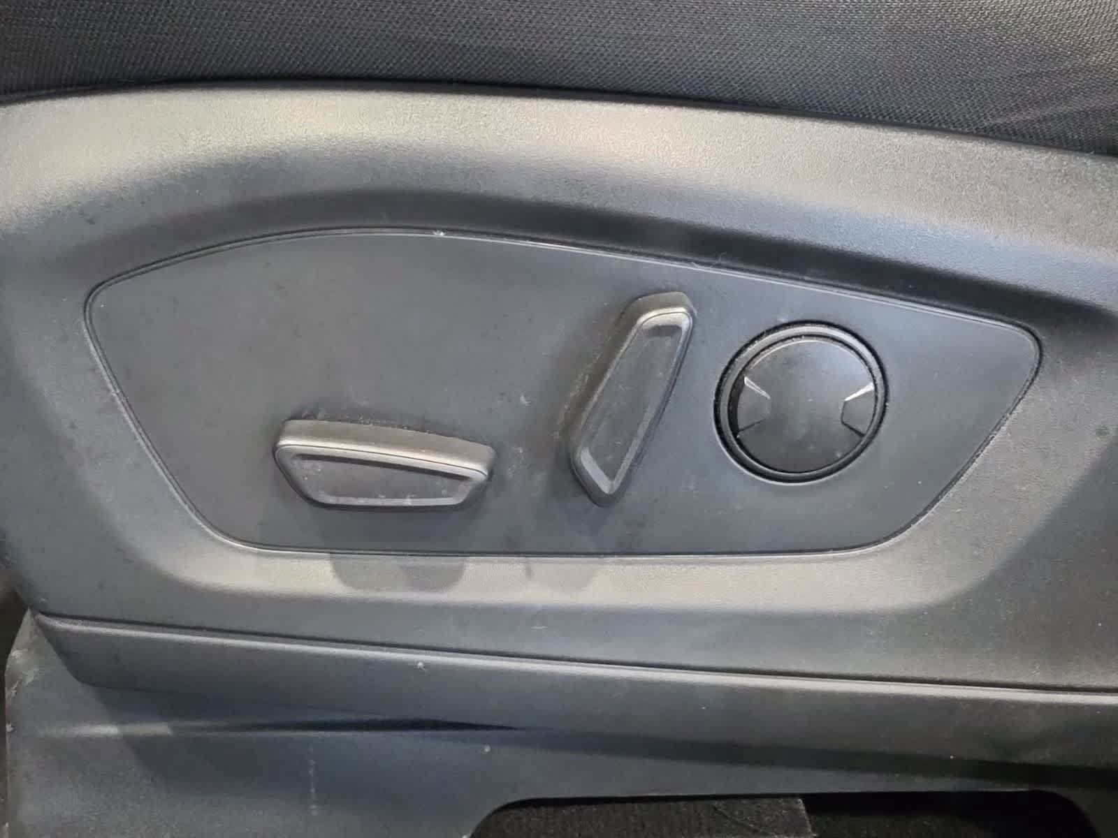 Used 2024 Ford Explorer XLT AWD/4WD image 15