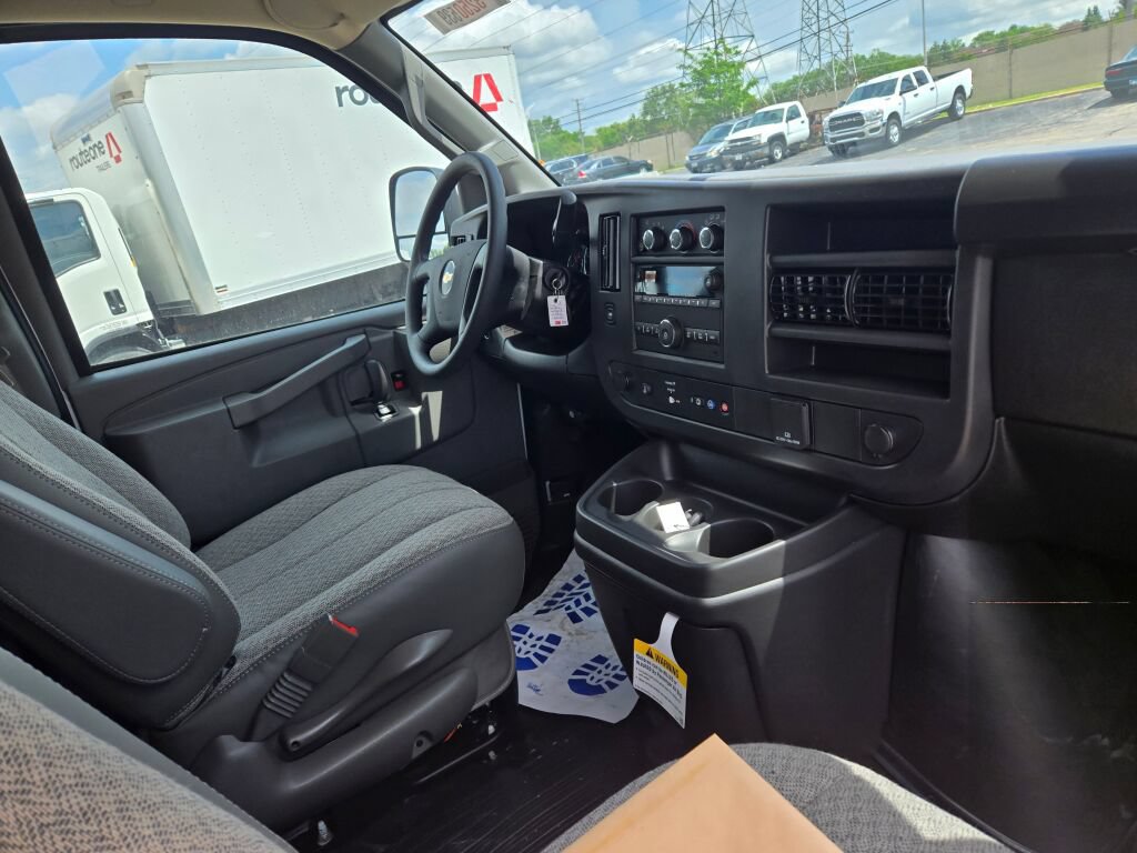 Used 2025 Chevrolet Express 2500 w/ Driver Convenience Package RWD image 6