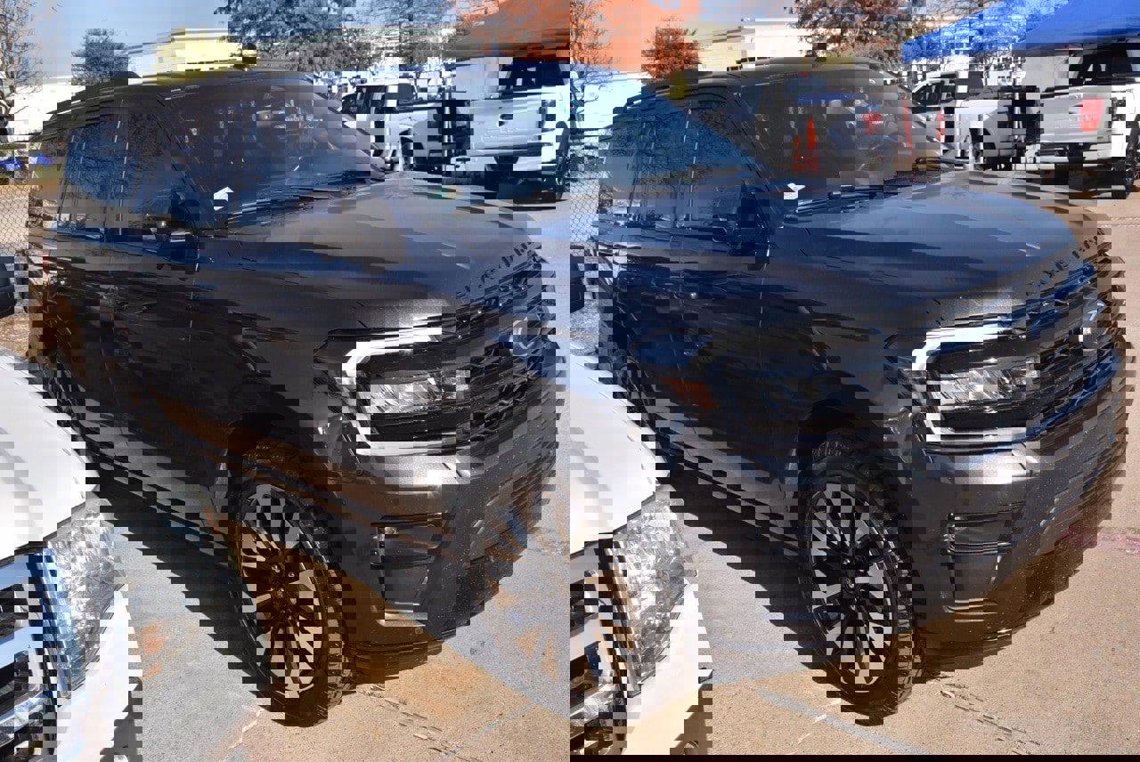 Used 2023 Ford Expedition Limited image 5