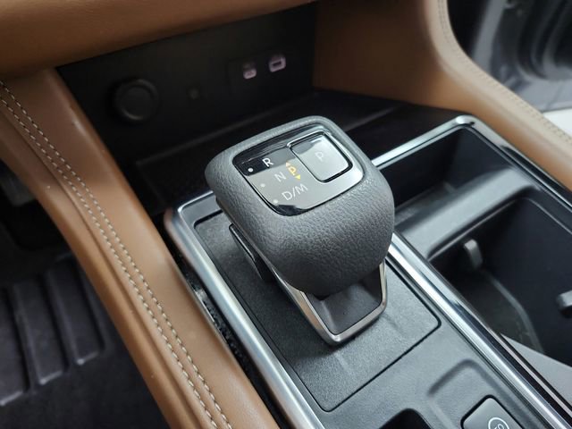 Used 2023 Nissan Pathfinder Platinum w/ Black Appearance Package image 30