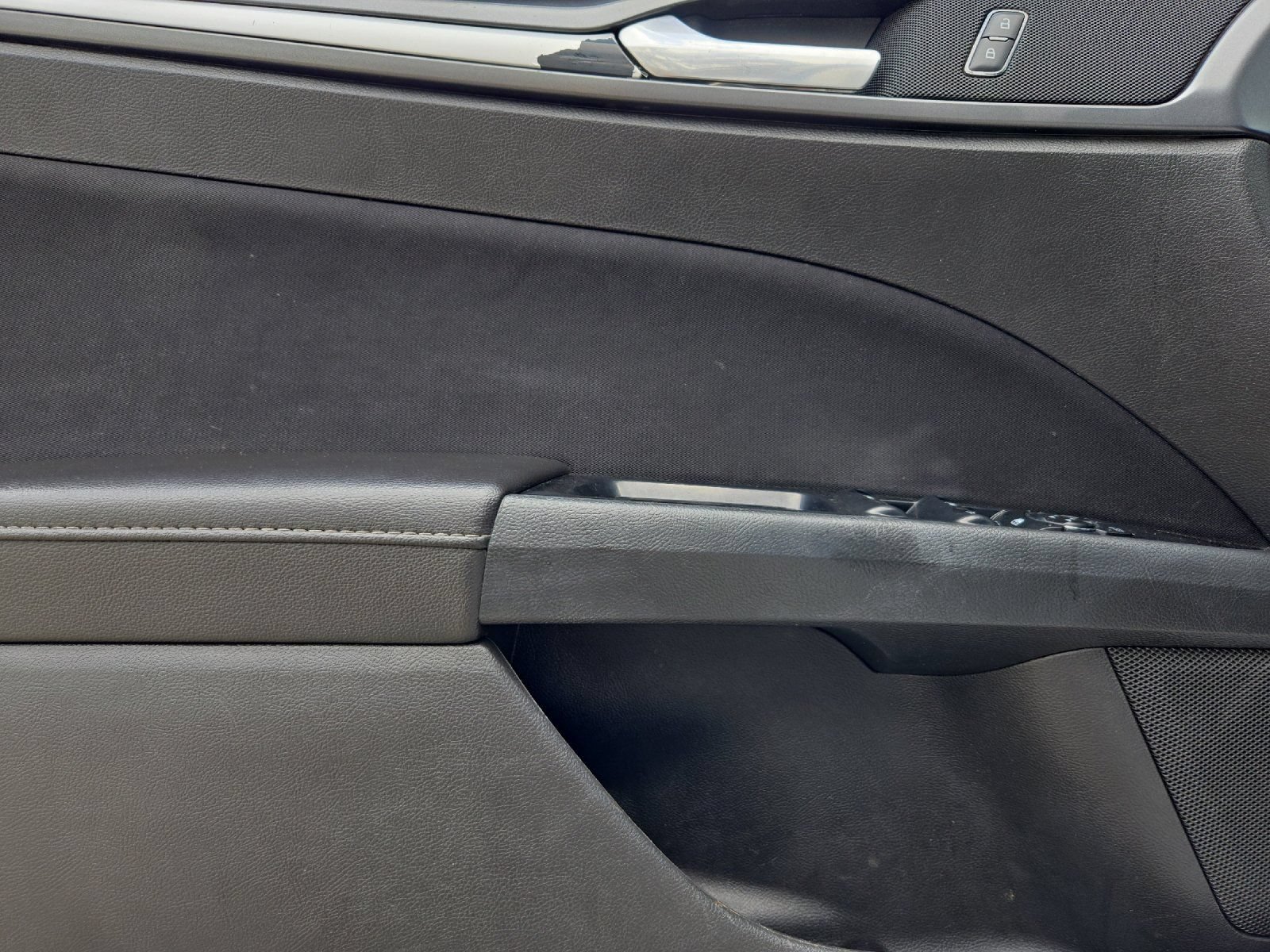 Used 2015 Ford Fusion SE FWD image 10