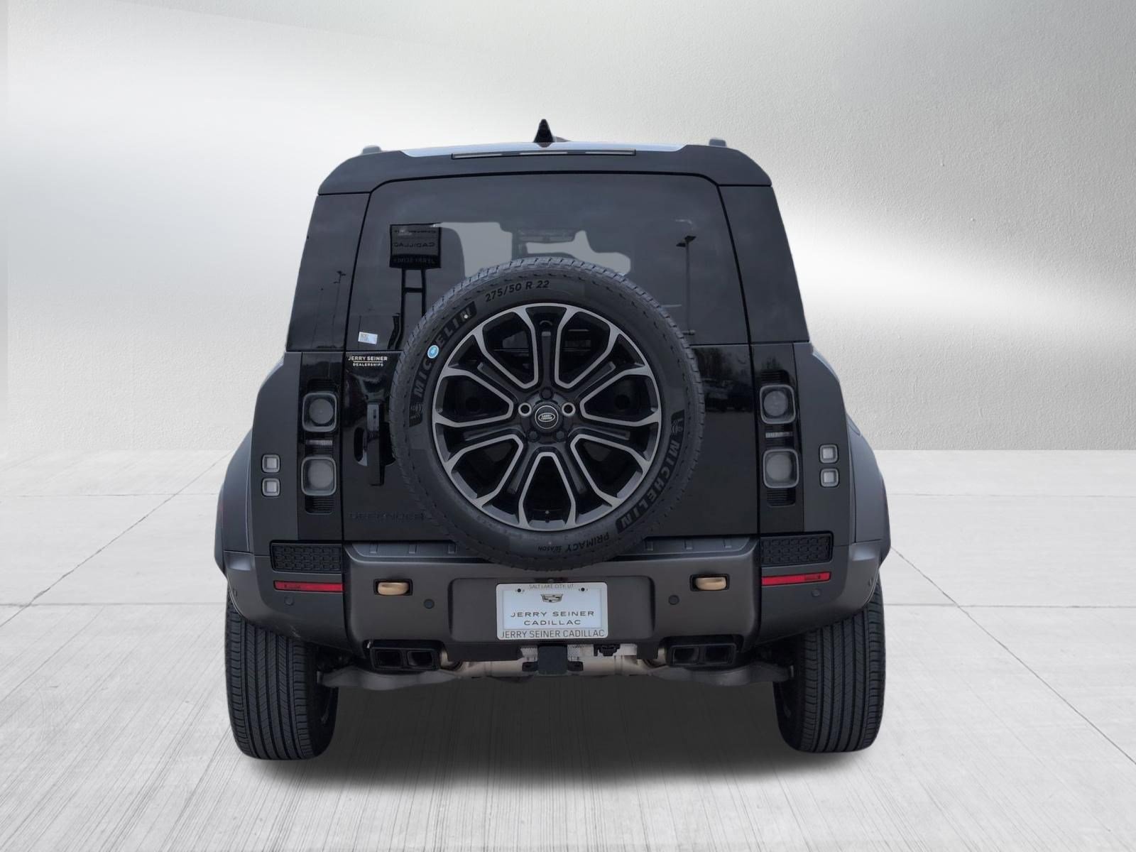 Used 2025 Land Rover Defender 110 image 4
