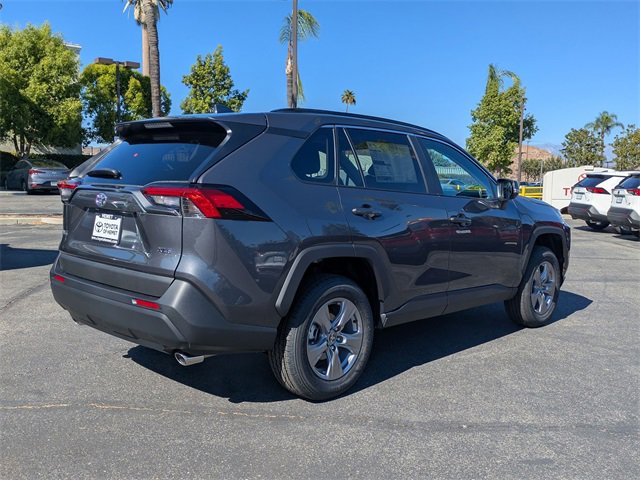 Used 2025 Toyota RAV4 XLE image 2