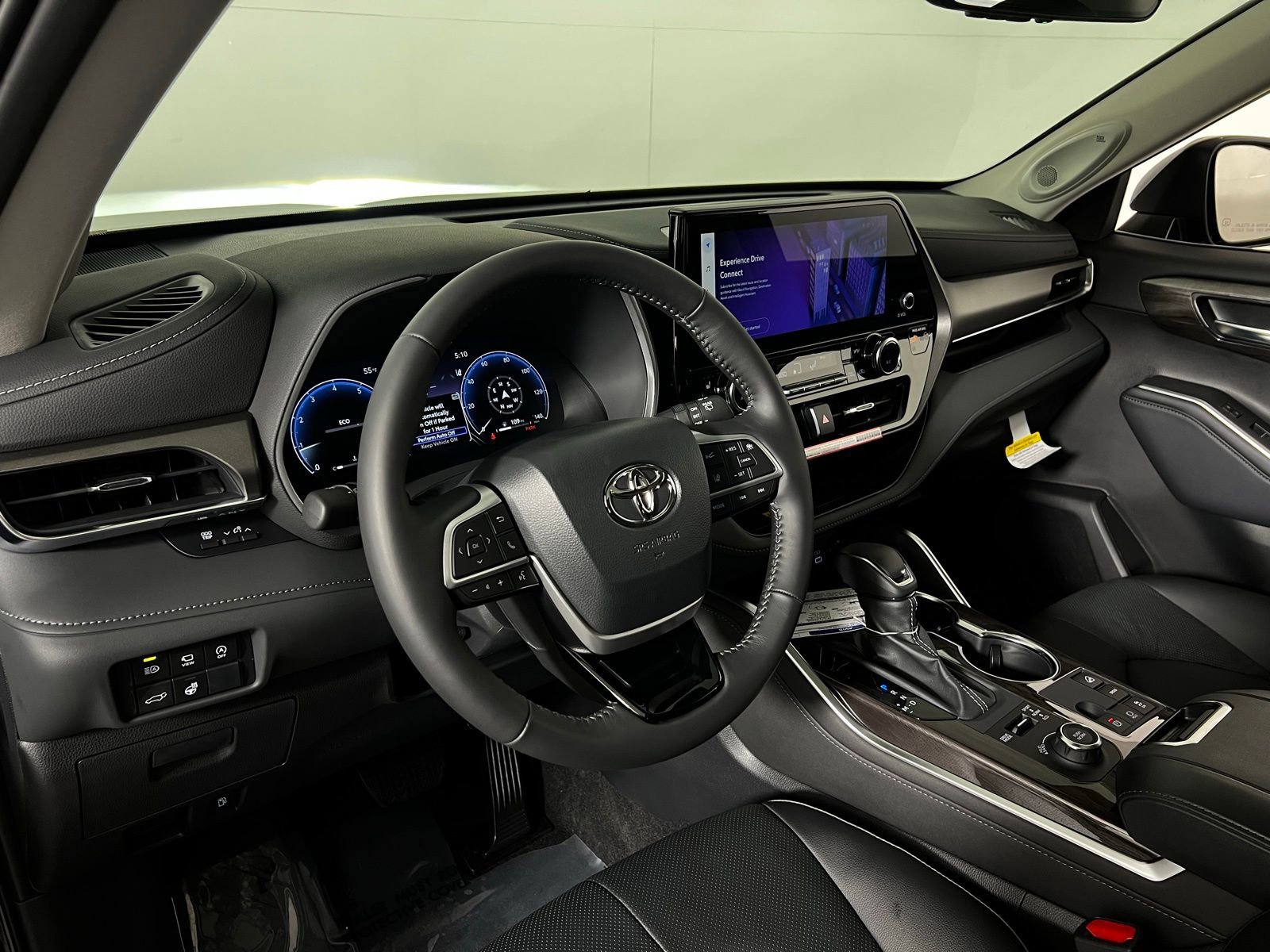 Certified 2026 Toyota Highlander Limited image 12