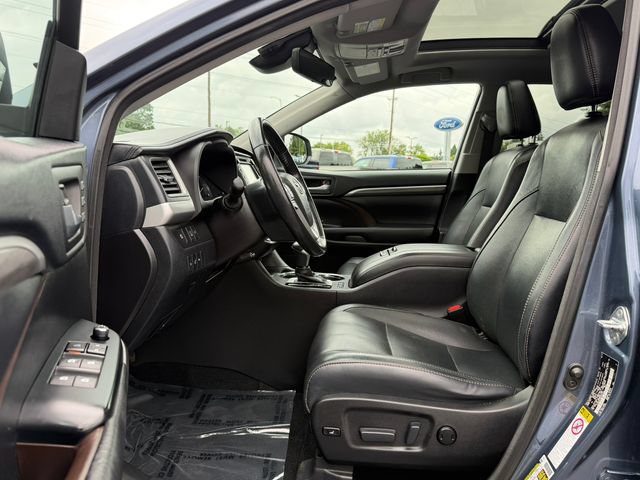 Used 2017 Toyota Highlander Limited Platinum AWD/4WD image 15