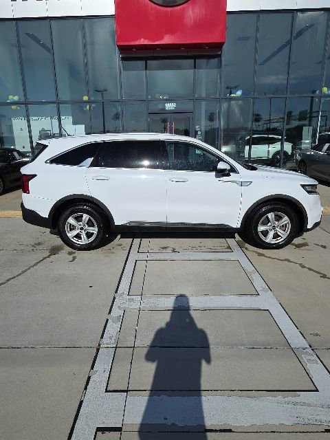 Used 2023 Kia Sorento LX FWD image 3