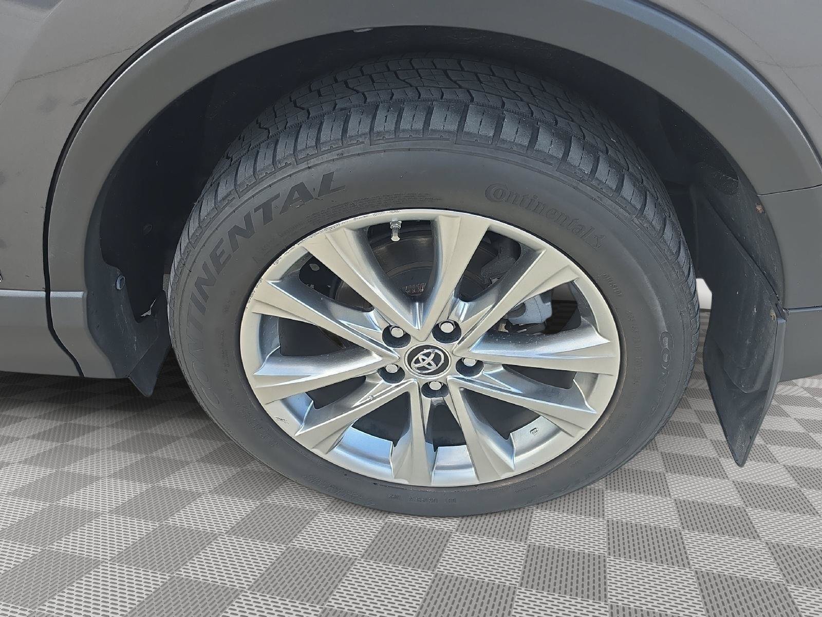 Used 2018 Toyota RAV4 Limited AWD/4WD image 10