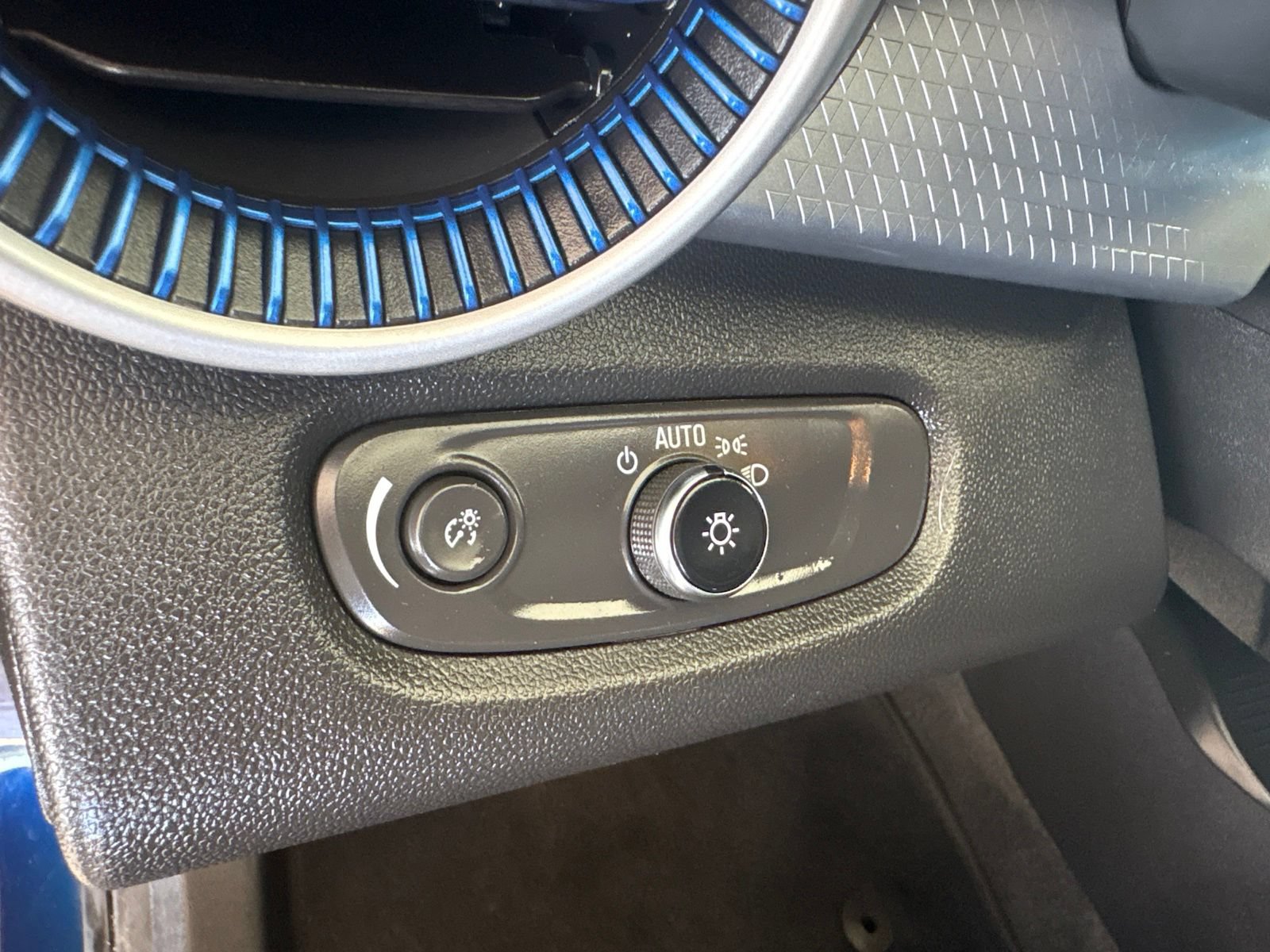 Used 2024 Chevrolet Trax LS w/ LS Convenience Package FWD image 12