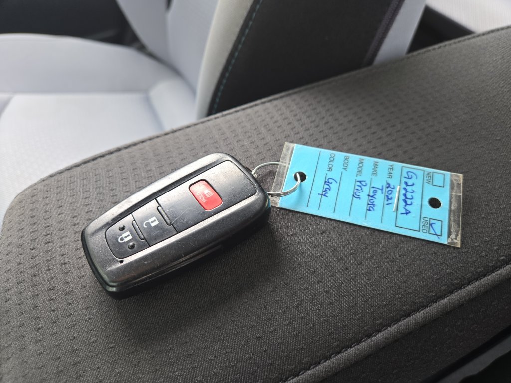 Used 2021 Toyota Prius LE AWD/4WD image 28
