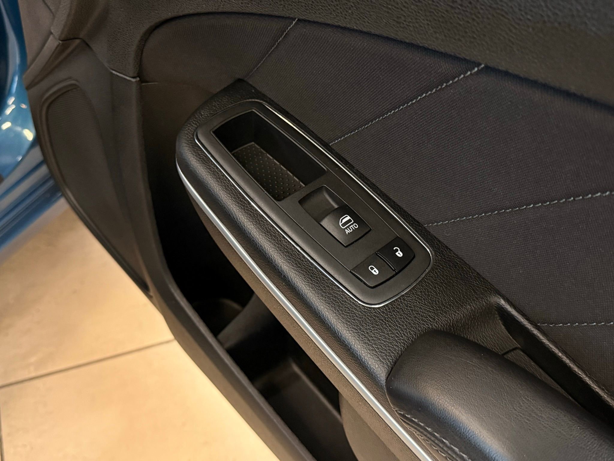 Used 2022 Dodge Charger SXT w/ Navigation & Travel Group image 13