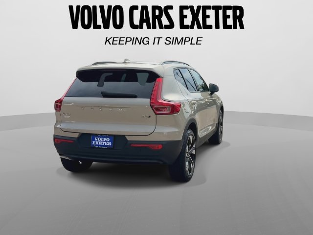 Certified 2025 Volvo XC40 B5 Ultra AWD/4WD image 11