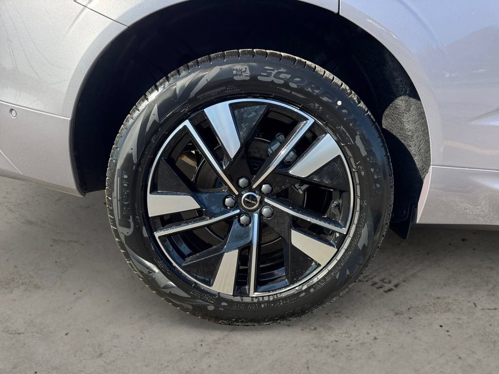 New 2026 Volvo XC60 B5 Plus w/ Protection Package Premier AWD/4WD image 8