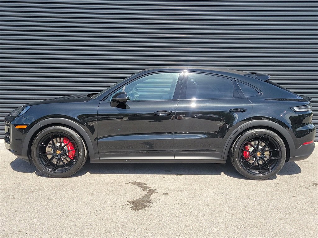 New 2025 Porsche Cayenne GTS image 2