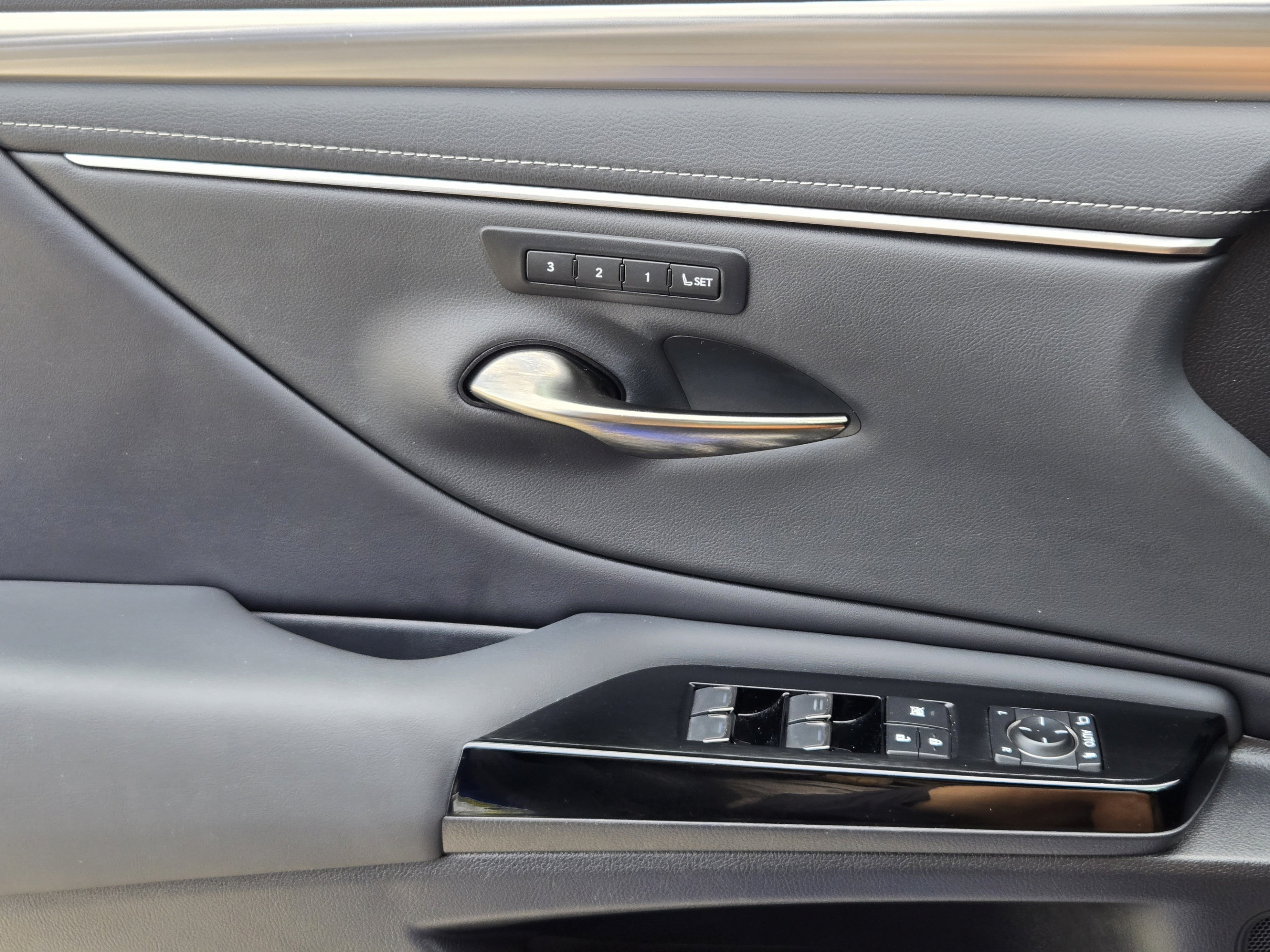 Certified 2024 Lexus ES 350 F Sport w/ Accessory Package (Z2) FWD image 21