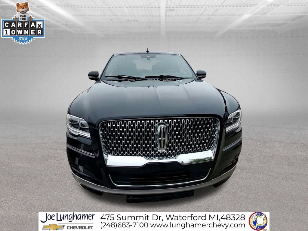Used 2023 Lincoln Navigator Reserve AWD/4WD image 3