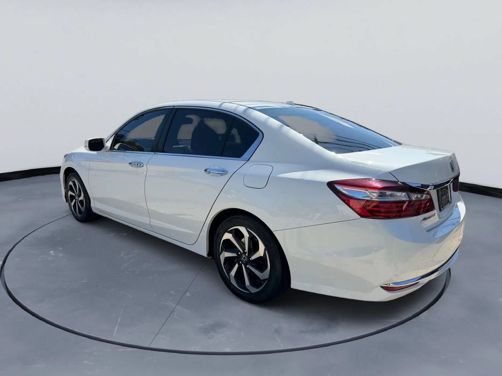 Used 2017 Honda Accord EX-L image 3
