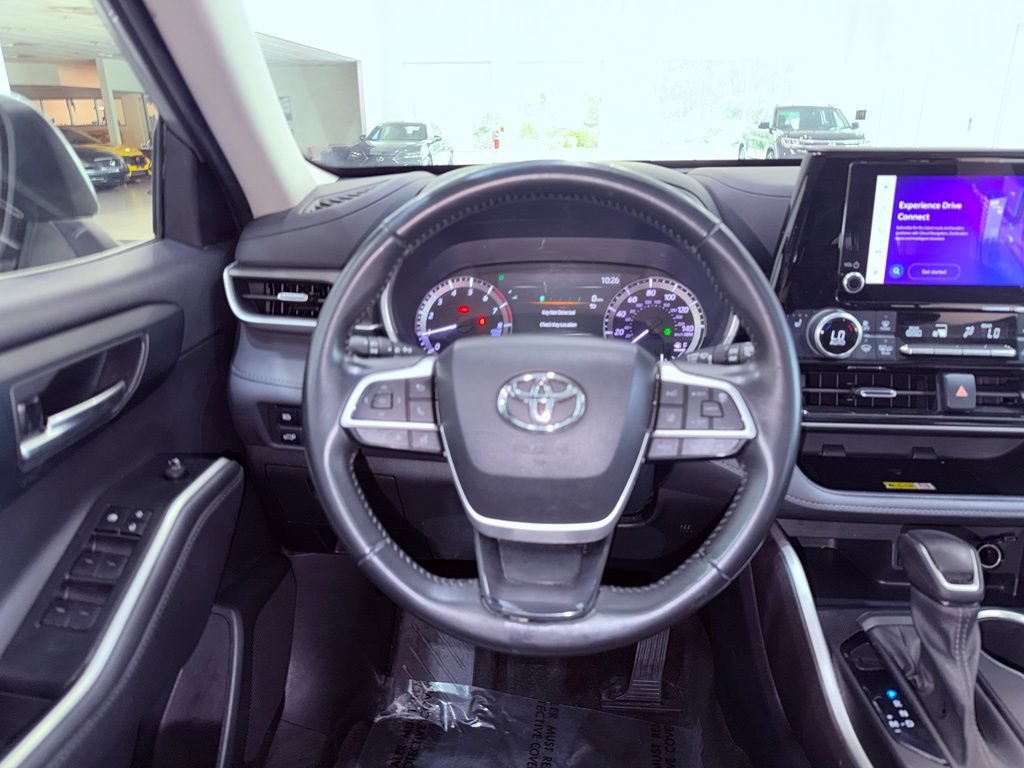 Used 2023 Toyota Highlander XLE FWD image 19