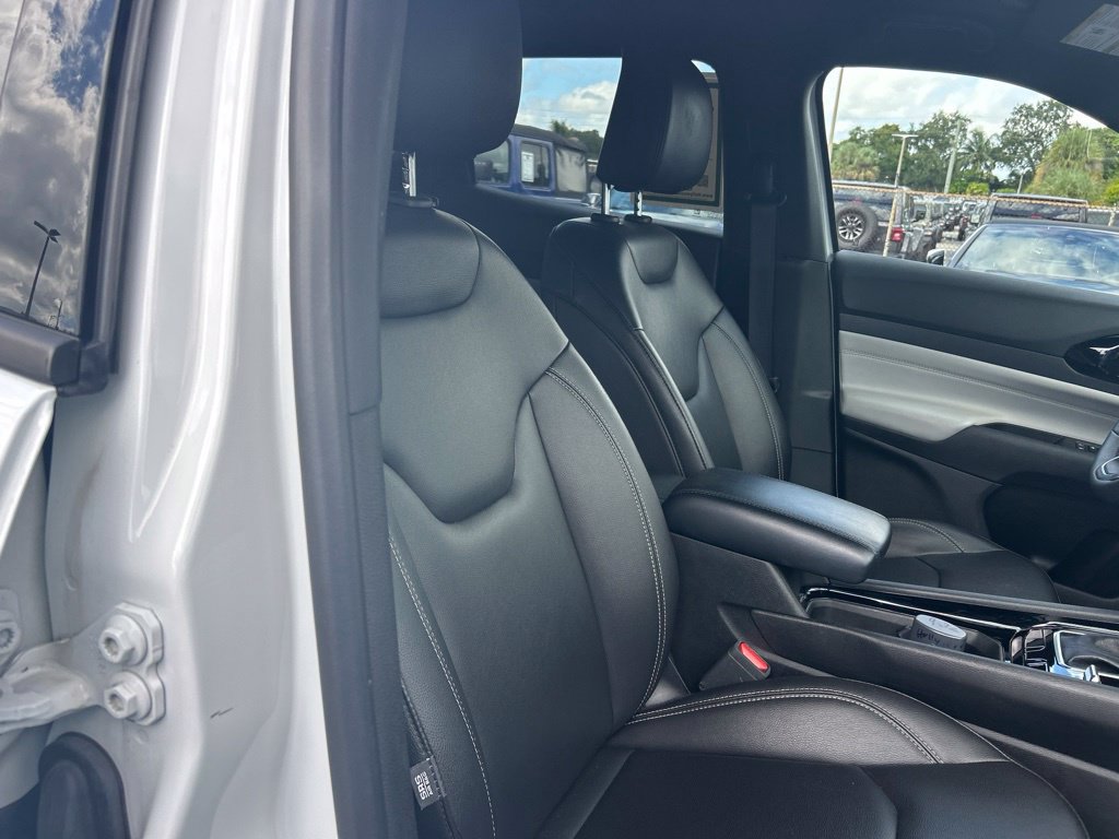 Used 2025 Jeep Compass Limited AWD/4WD image 22
