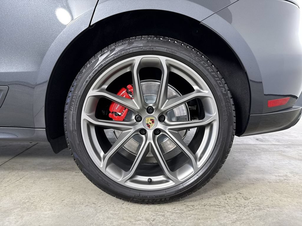 Certified 2025 Porsche Macan GTS AWD/4WD image 14
