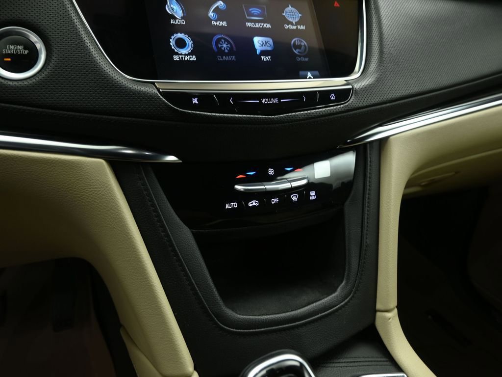 Used 2017 Cadillac XT5 FWD image 16