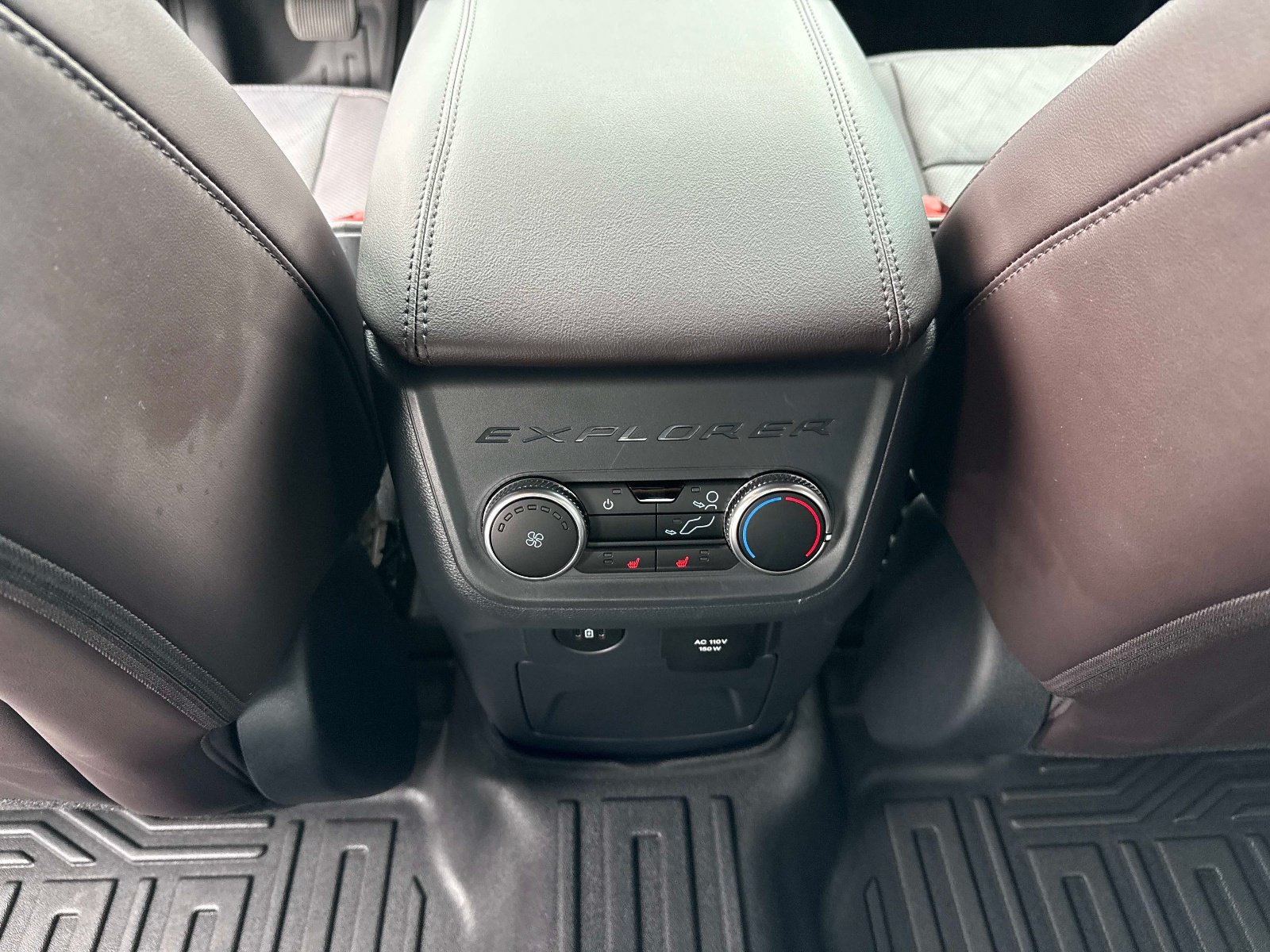 Used 2025 Ford Explorer Platinum RWD image 18