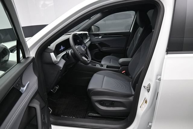 New 2026 Volkswagen Tiguan SE R-Line FWD image 9