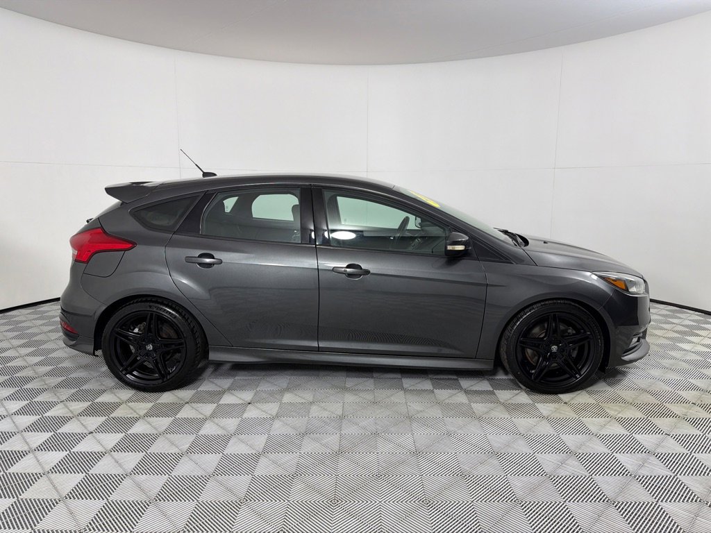 Used 2016 Ford Focus ST FWD image 4