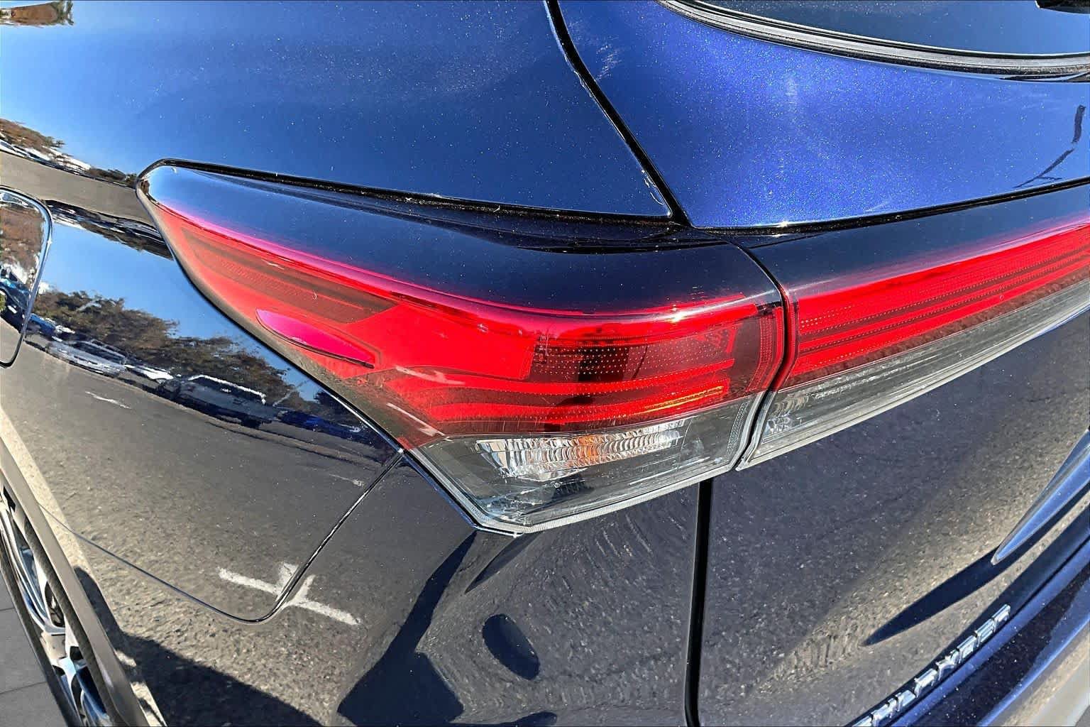 Certified 2021 Toyota Highlander XLE FWD image 28