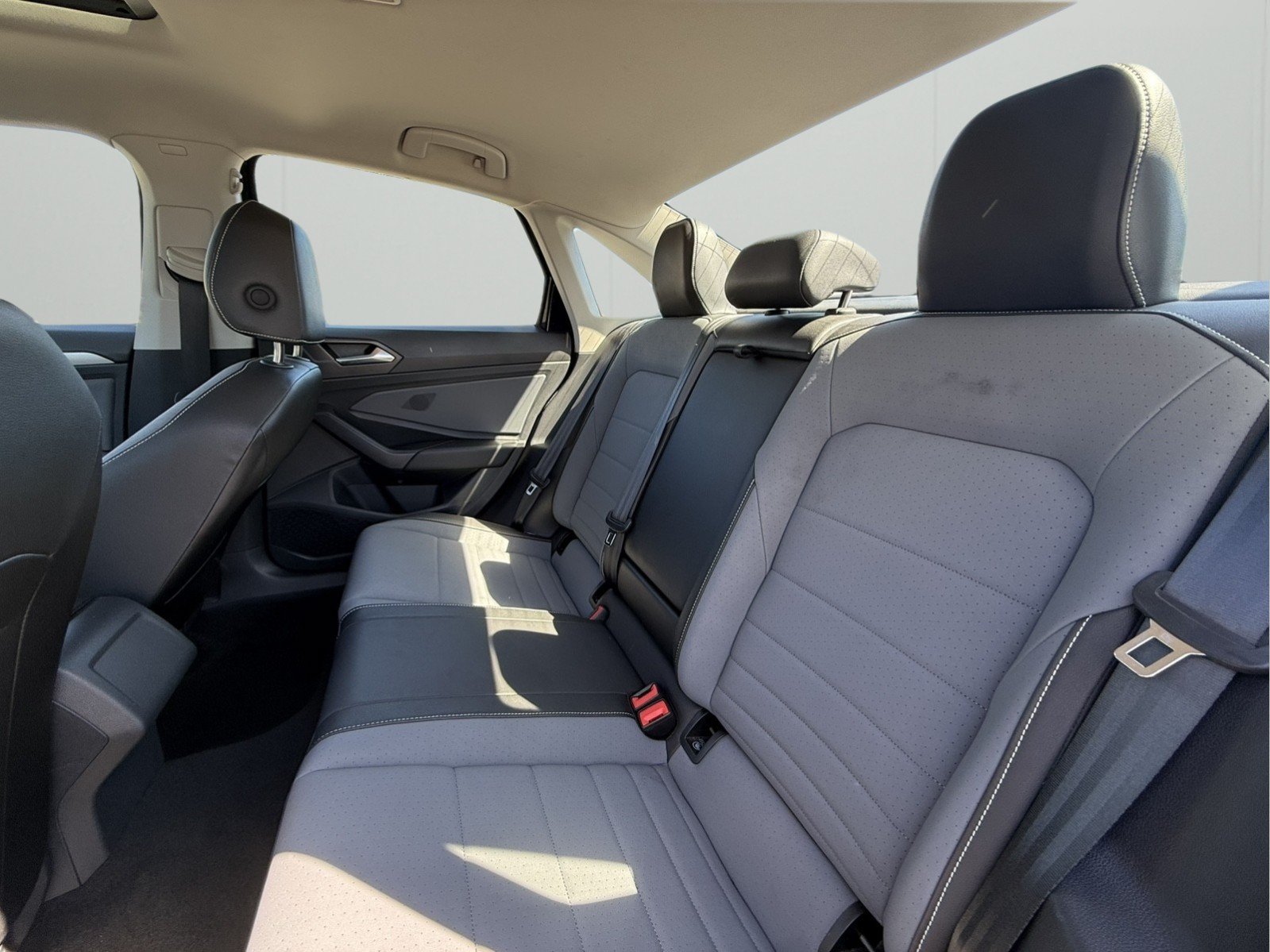 Used 2025 Volkswagen Jetta SE FWD image 26
