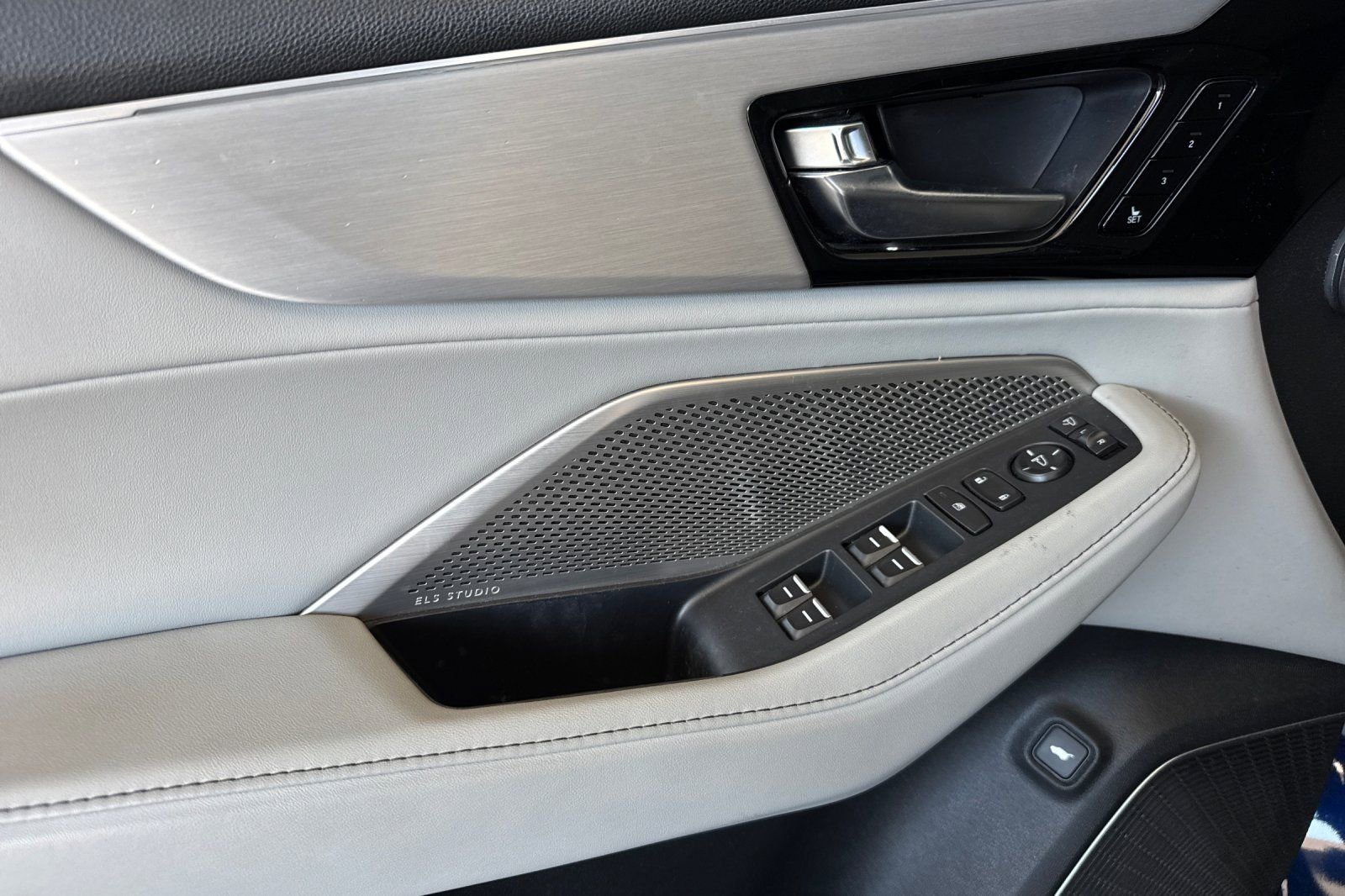 Used 2023 Acura MDX FWD w/ Technology Package image 12