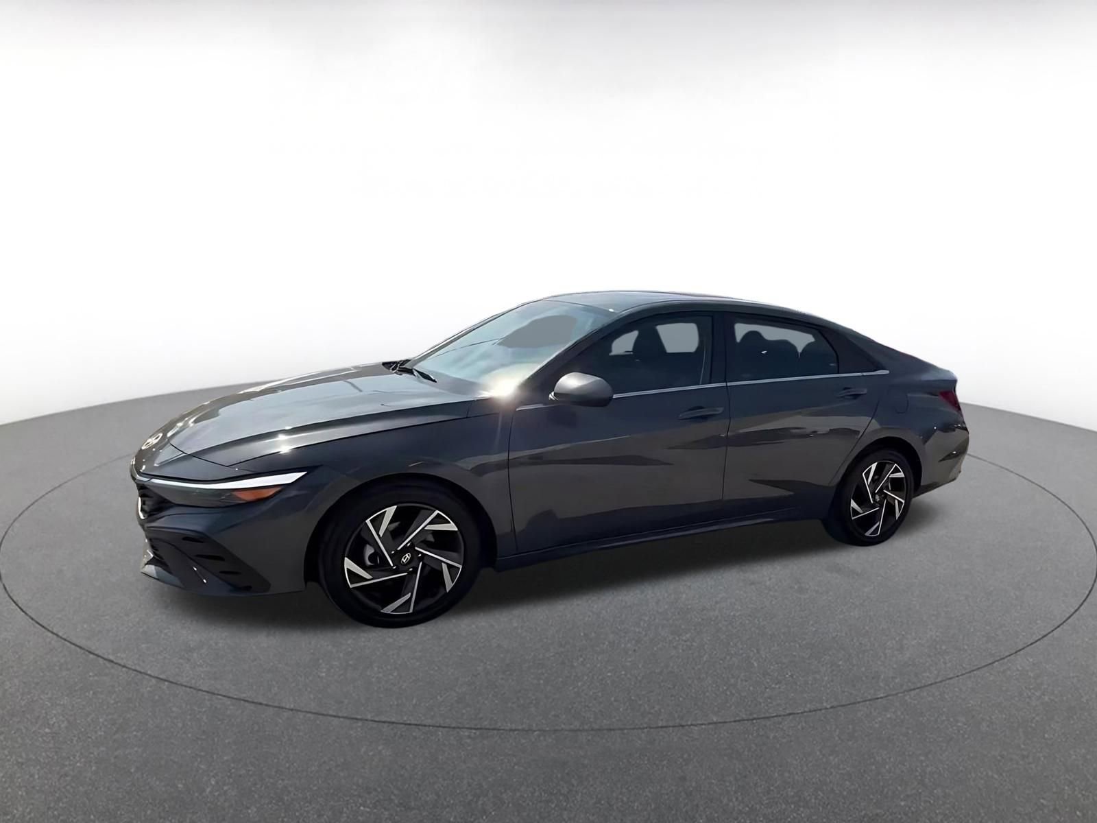 Used 2025 Hyundai Elantra SEL FWD image 8