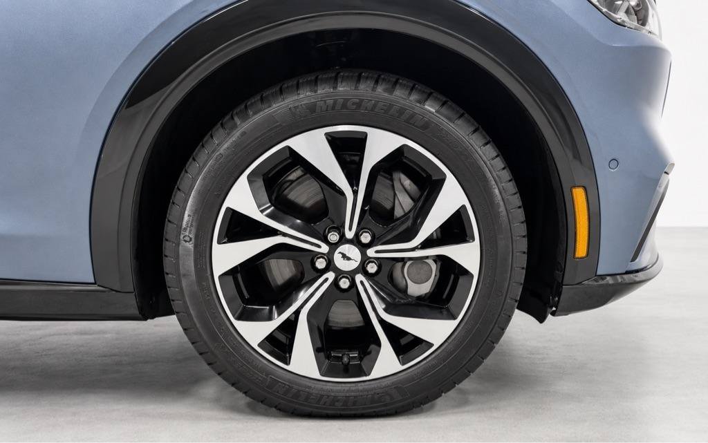 Used 2023 Ford Mustang Mach-E Premium AWD/4WD image 27