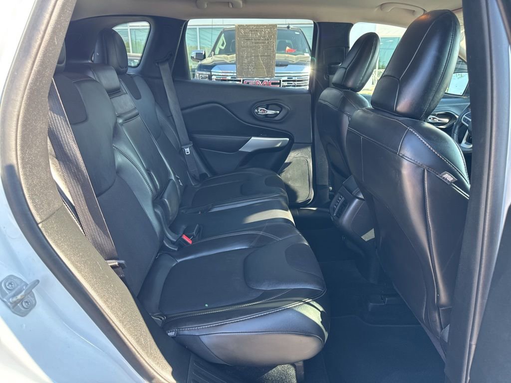 Used 2018 Jeep Cherokee Latitude Plus w/ Comfort/Convenience Group image 19