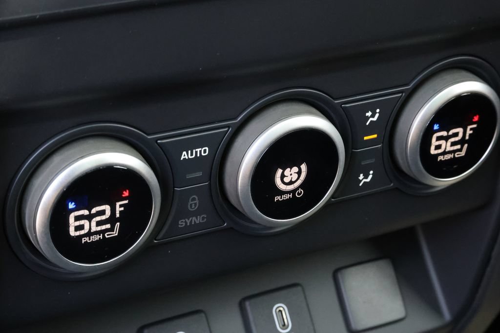 New 2026 Land Rover Defender 130 X-Dynamic SE AWD/4WD image 33