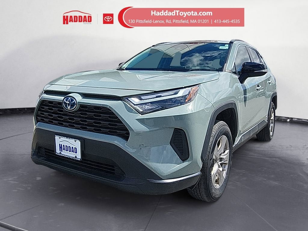Used 2022 Toyota RAV4 XLE w/ XLE Grade Weather Package AWD/4WD image 1