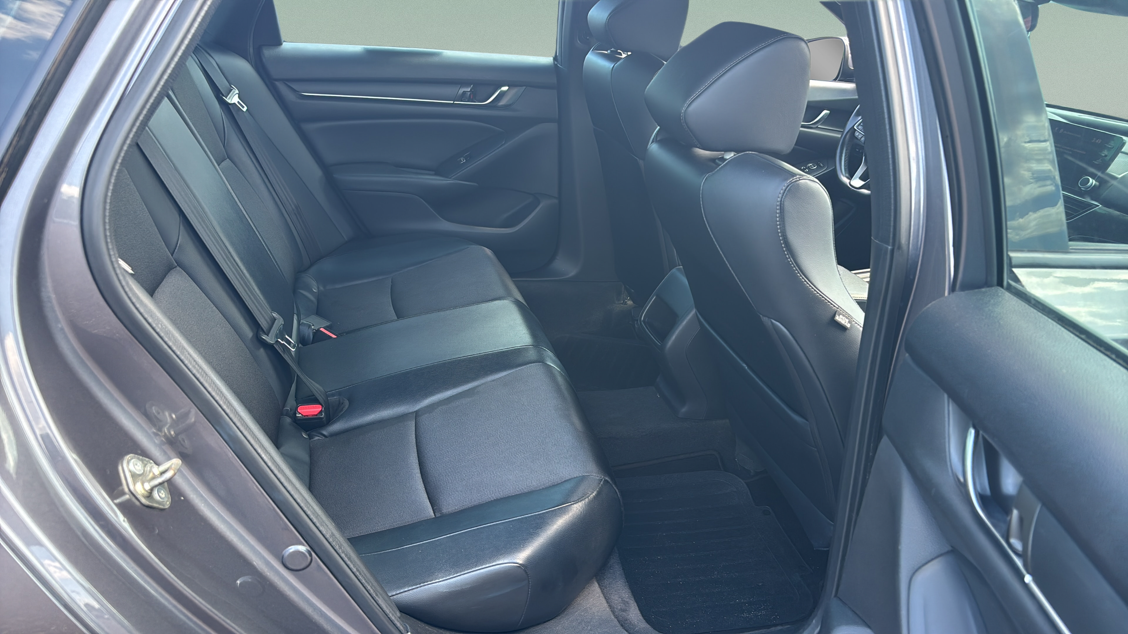 Used 2018 Honda Accord Sport image 13