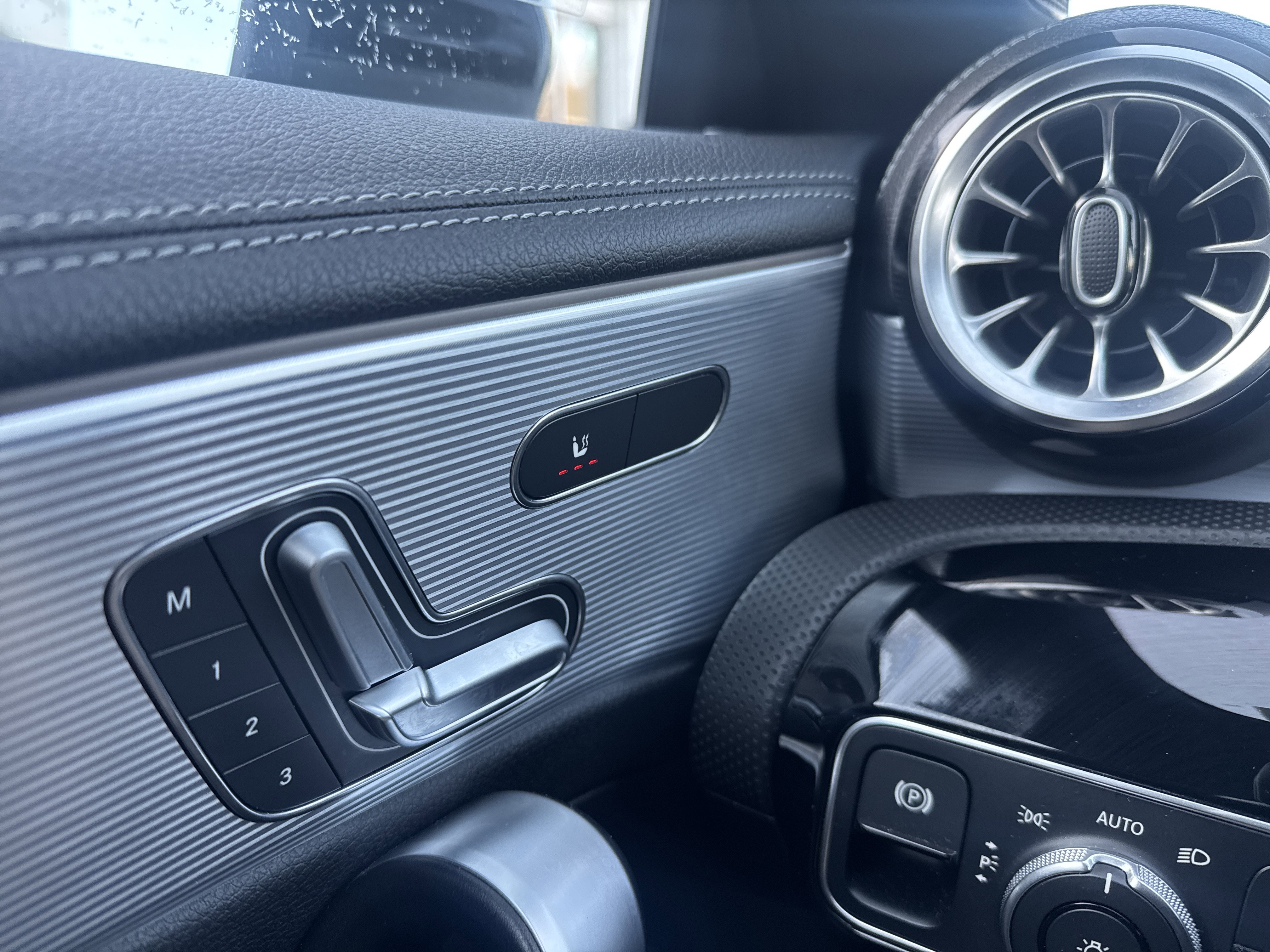 Used 2022 Mercedes-Benz CLA 250 4MATIC image 27