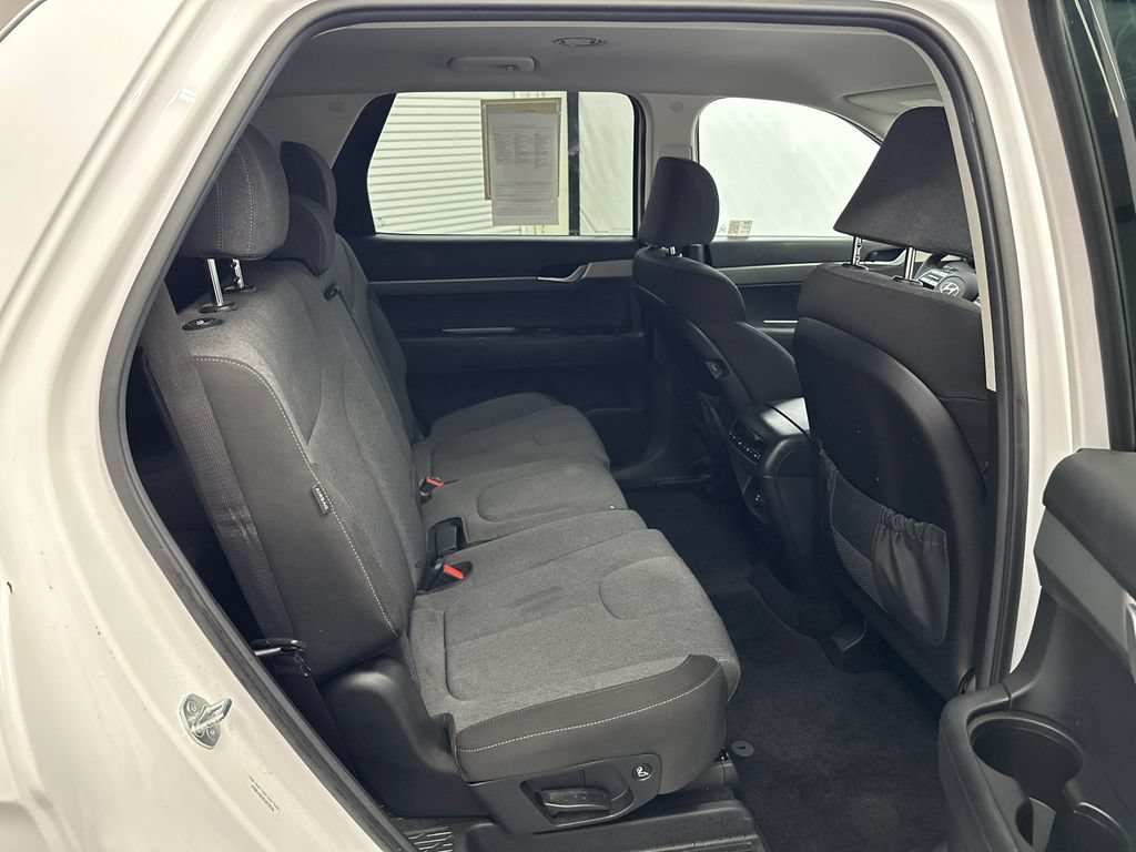 Used 2025 Hyundai Palisade SE FWD image 15
