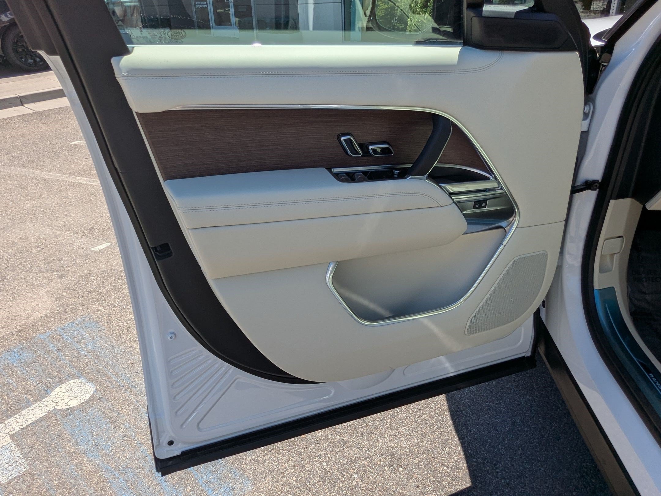 New 2026 Land Rover Range Rover SE AWD/4WD image 12