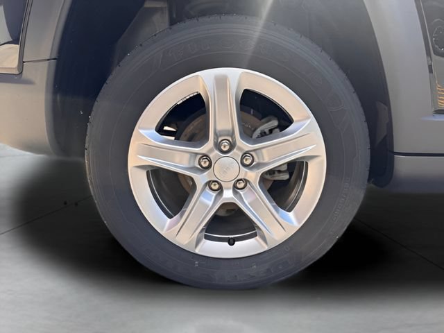Used 2023 Jeep Compass Latitude w/ Convenience Group AWD/4WD image 22