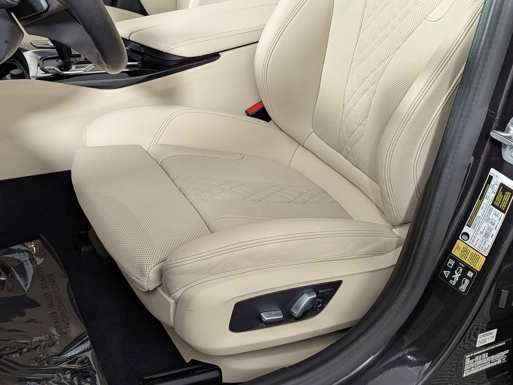 Certified 2022 BMW 530i xDrive w/ Convenience Package image 20