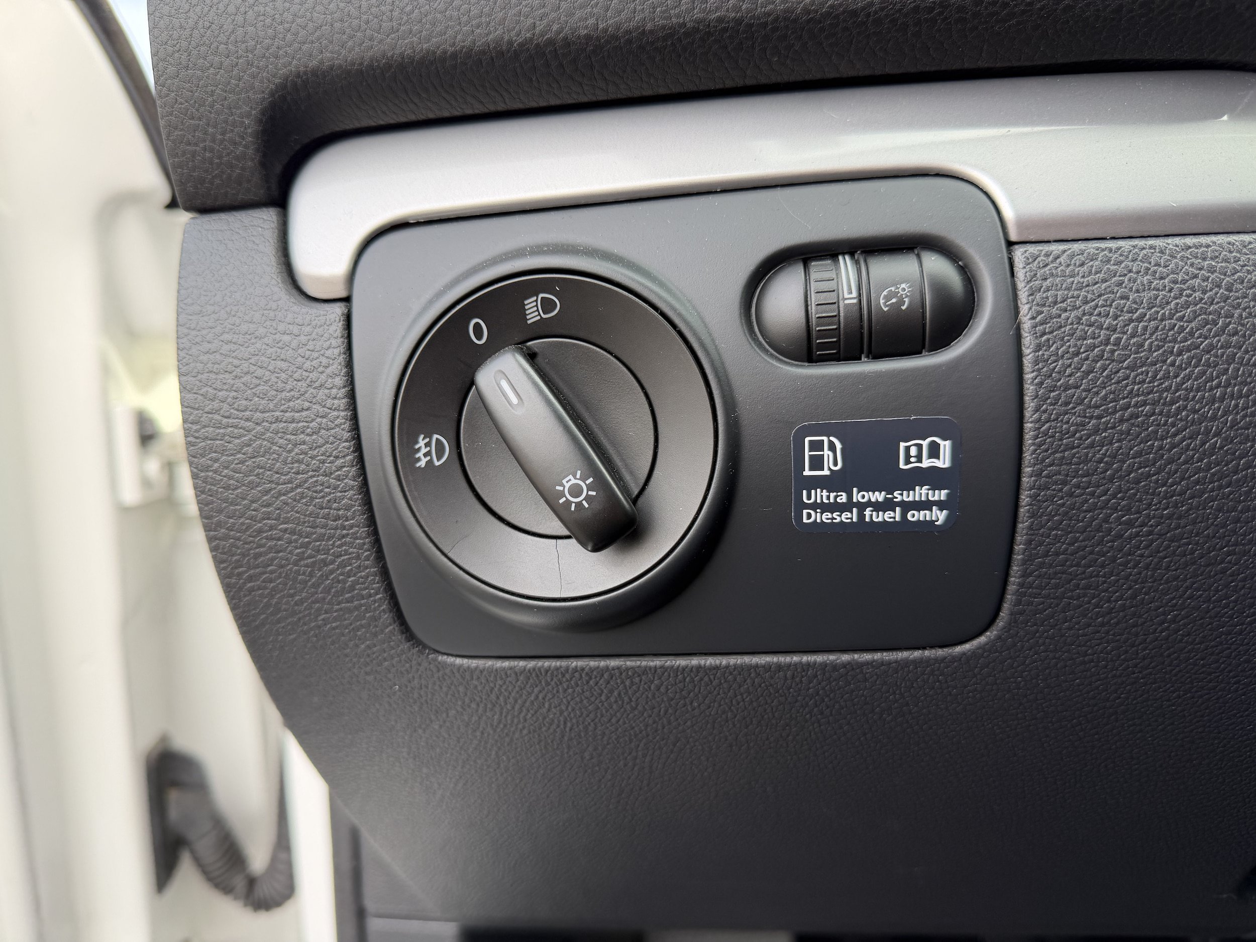 Used 2012 Volkswagen Golf TDI FWD image 12