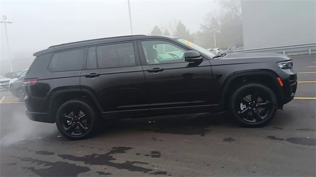 Used 2024 Jeep Grand Cherokee L Limited w/ Black Appearance Package image 4