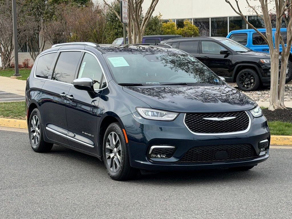 Used 2023 Chrysler Pacifica Pinnacle