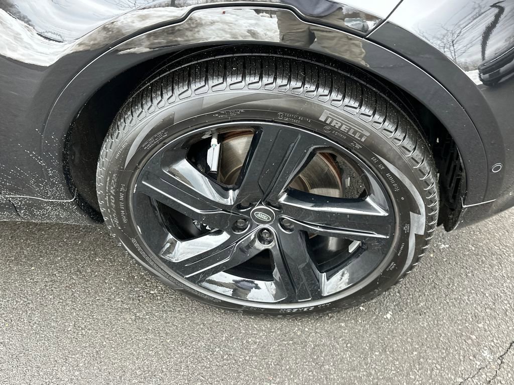 Certified 2025 Land Rover Discovery Metropolitan Edition image 7