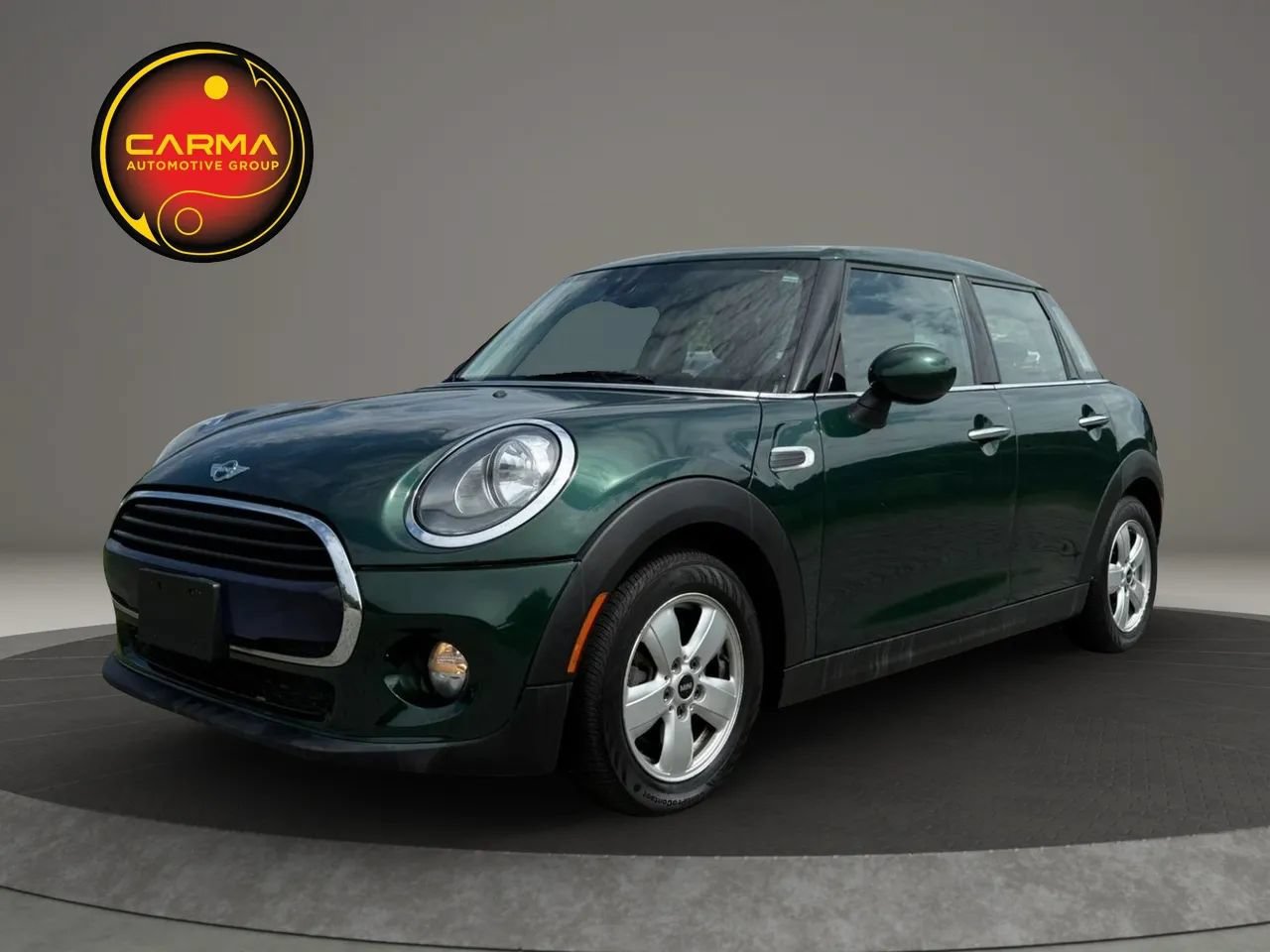 Used 2018 MINI Cooper 4-Door Hardtop FWD image 1