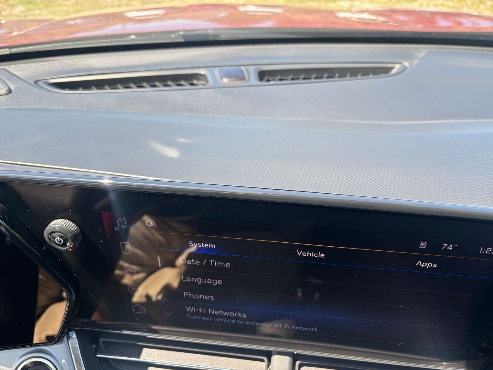 Used 2025 Chevrolet Trax LT w/ LT Convenience Package image 17