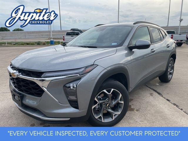 Used 2025 Chevrolet Trax LT image 1